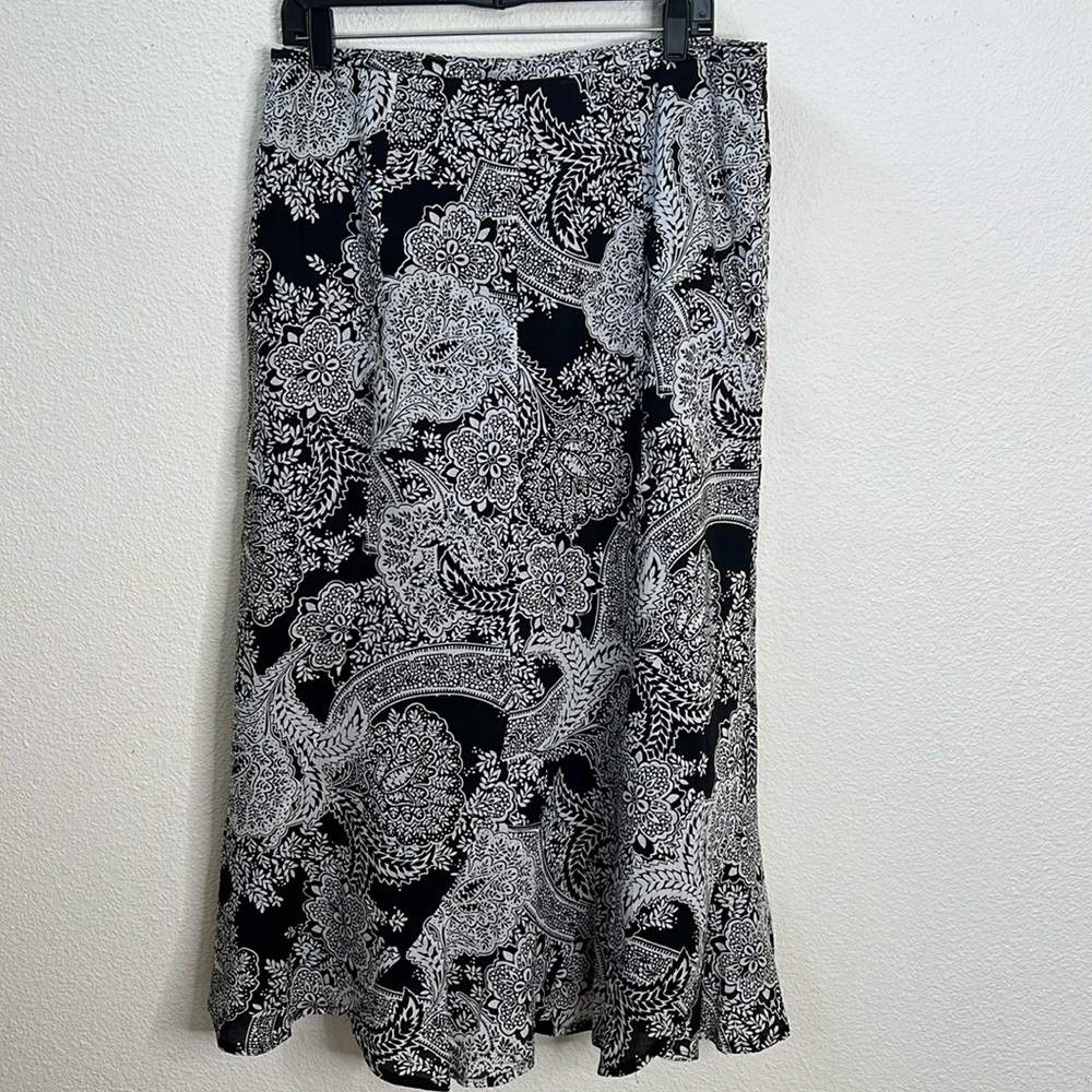 Harold’s Black/White Floral Maxi Skirt  size 12